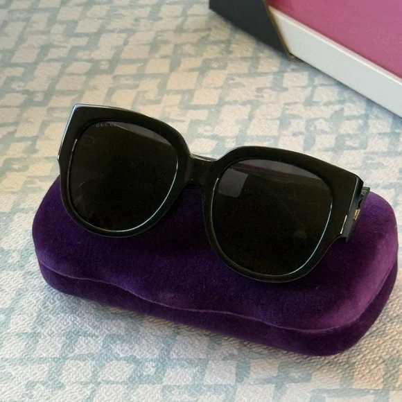 Gucci Women's Black Gradient Sunglasses - Picture 5 of 9
